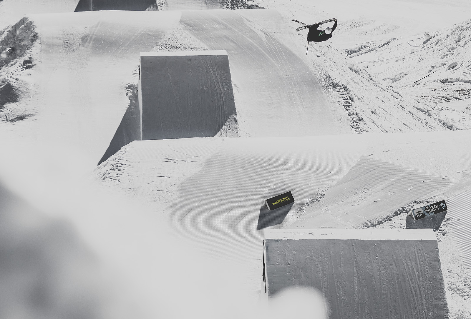 Bartek Sibiga inverted freestyle trick at Stubai Zoo in black and white