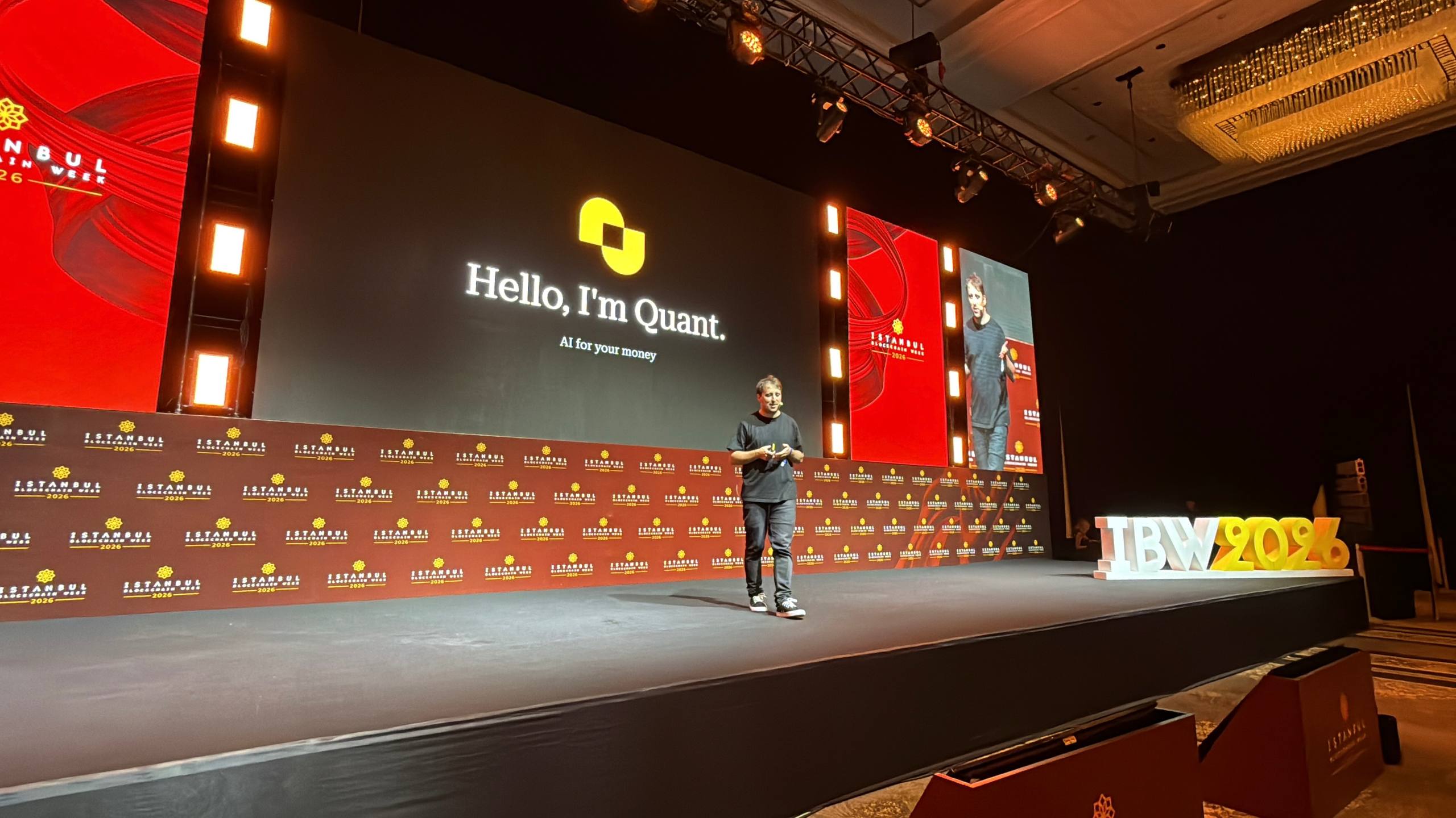 Bartek Sibiga presenting Quant AI on stage